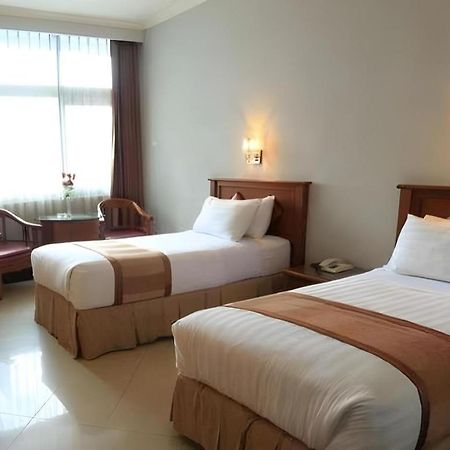 Hotel Tarakan Plaza Exteriör bild
