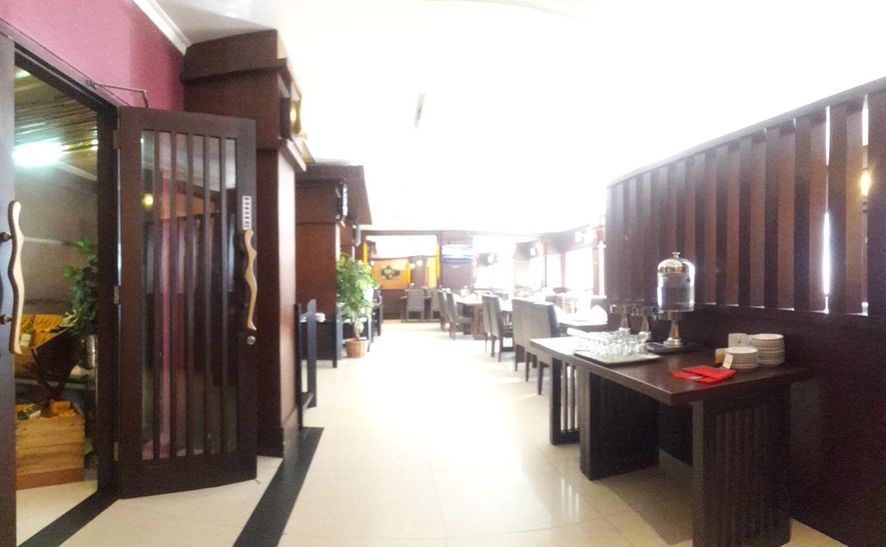 Hotel Tarakan Plaza Exteriör bild
